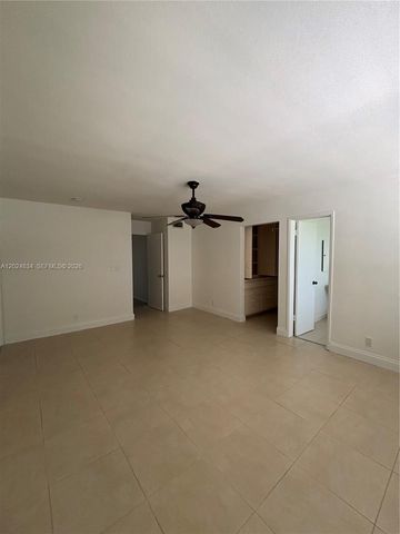1040 Crystal Lake Dr 2, Deerfield Beach, FL 33064