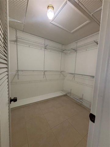 1040 Crystal Lake Dr 2, Deerfield Beach, FL 33064