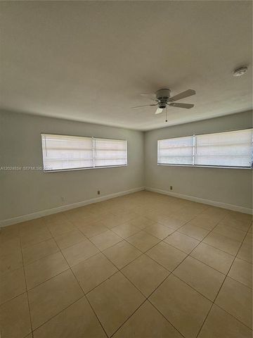 1040 Crystal Lake Dr 2, Deerfield Beach, FL 33064