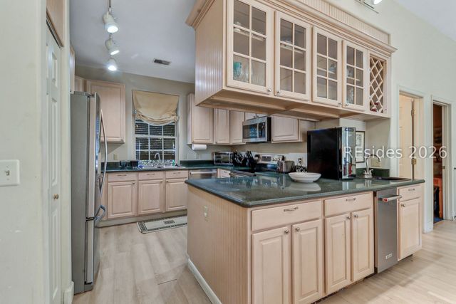 2 Canvasback Rd, Hilton Head Island, SC 29928