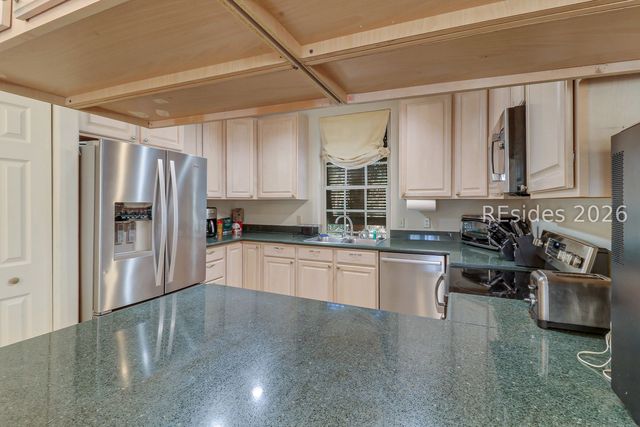 2 Canvasback Rd, Hilton Head Island, SC 29928