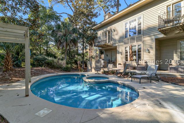 2 Canvasback Rd, Hilton Head Island, SC 29928
