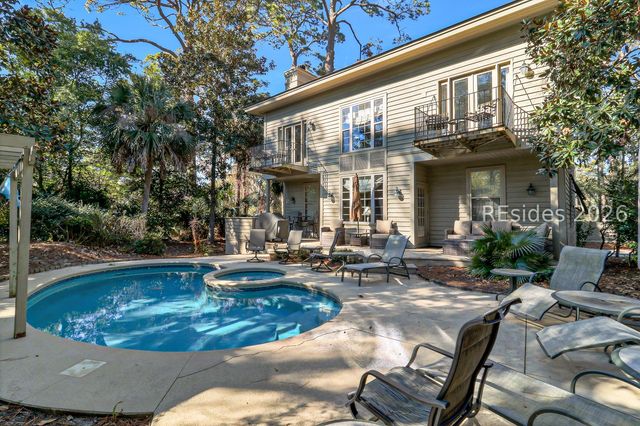 2 Canvasback Rd, Hilton Head Island, SC 29928