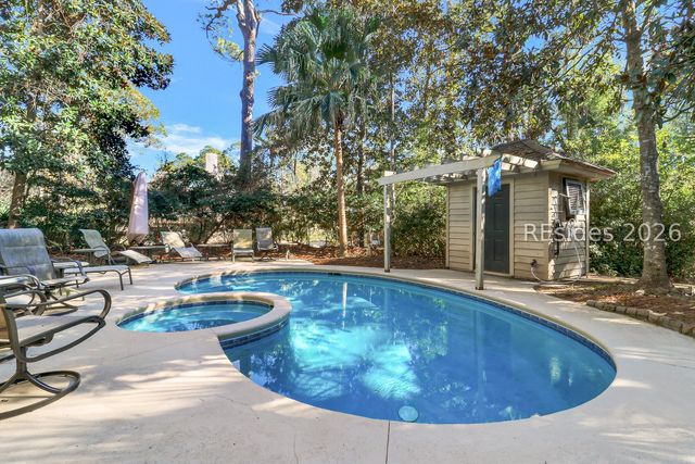 2 Canvasback Rd, Hilton Head Island, SC 29928