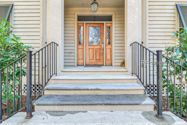 2 Canvasback Rd, Hilton Head Island, SC 29928