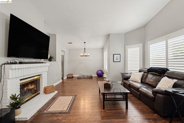 4145 Sequoia Dr, Oakley, CA 94561