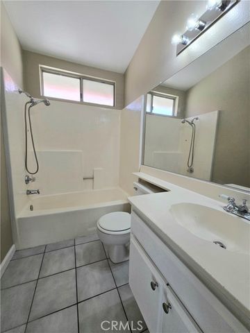 1711 Glenview Drive, Perris, CA 92571