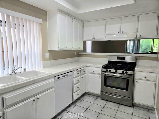 1711 Glenview Drive, Perris, CA 92571