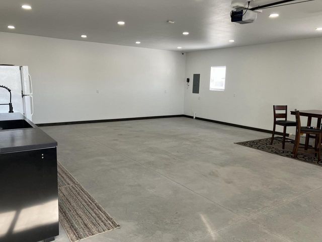 9207 Middle ROAD, Manitowoc, WI 54220