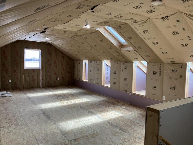 9207 Middle ROAD, Manitowoc, WI 54220