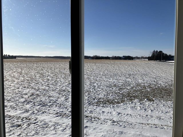 9207 Middle ROAD, Manitowoc, WI 54220