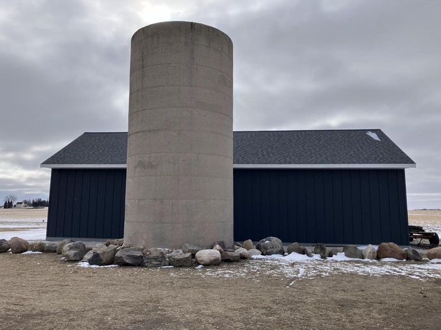 9207 Middle ROAD, Manitowoc, WI 54220