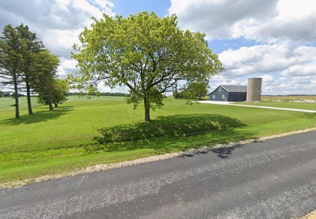 9207 Middle ROAD, Manitowoc, WI 54220