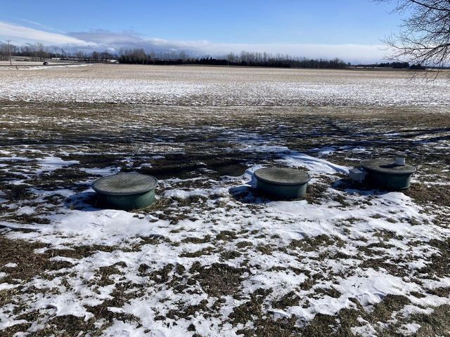 9207 Middle ROAD, Manitowoc, WI 54220