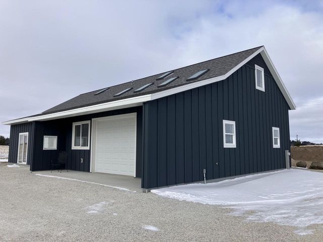 9207 Middle ROAD, Manitowoc, WI 54220