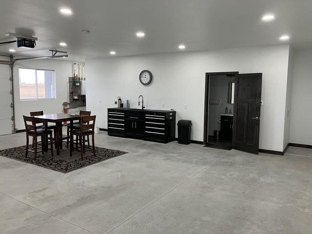 9207 Middle ROAD, Manitowoc, WI 54220