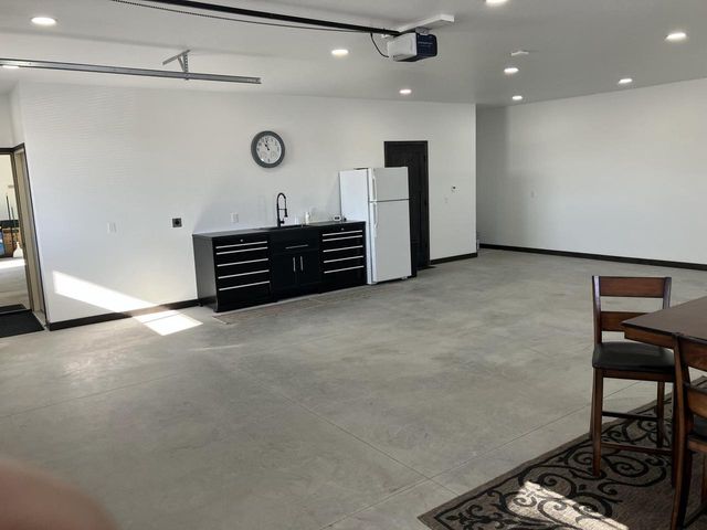 9207 Middle ROAD, Manitowoc, WI 54220