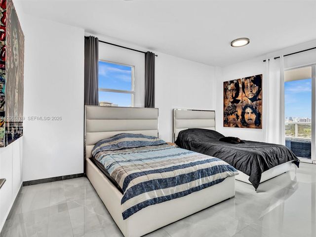 3731 N Country Club Dr PH-24, Aventura, FL 33180