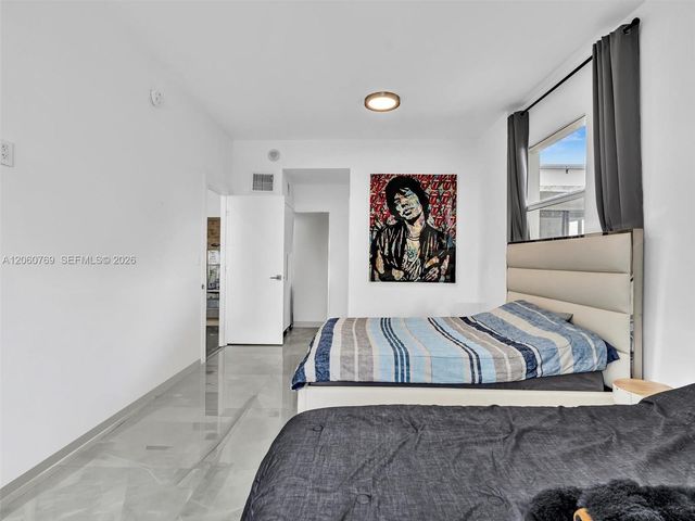 3731 N Country Club Dr PH-24, Aventura, FL 33180