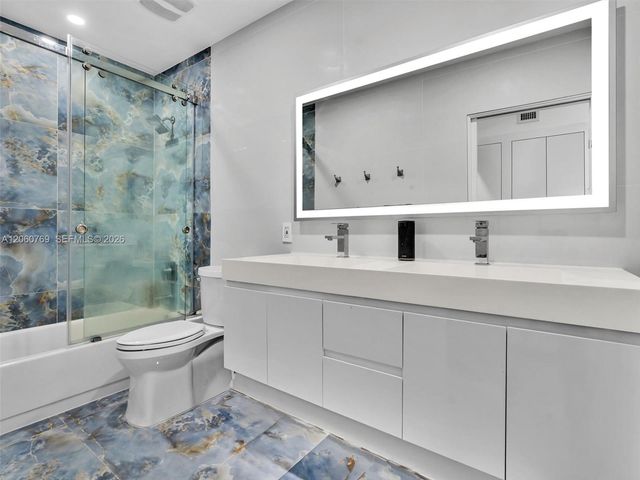 3731 N Country Club Dr PH-24, Aventura, FL 33180