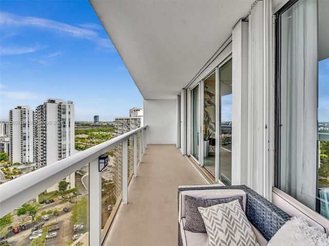 3731 N Country Club Dr PH-24, Aventura, FL 33180