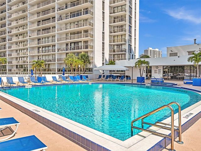 3731 N Country Club Dr PH-24, Aventura, FL 33180