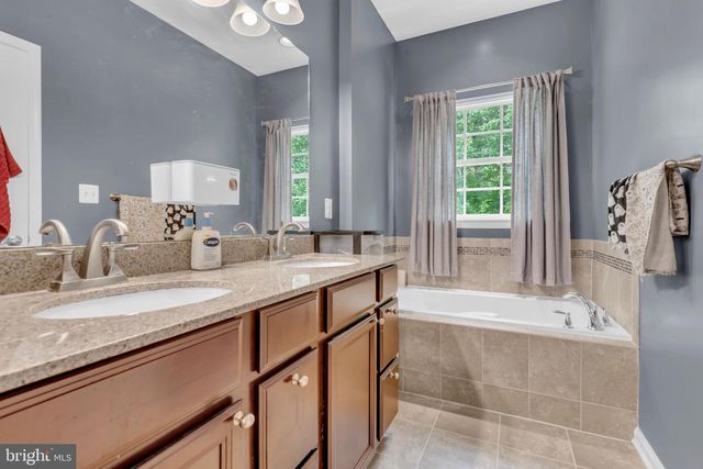 11681 EMERALD GREEN DR, Clarksburg, MD 20871