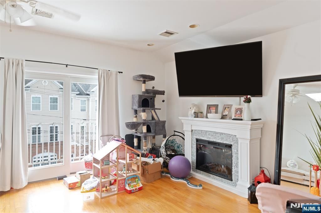 260 Custer Avenue 2, Jersey City, NJ 07305