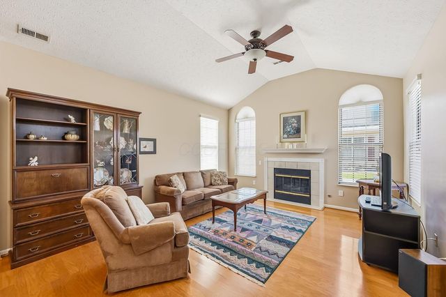 3697 Stoneway Point, Powell, OH 43065