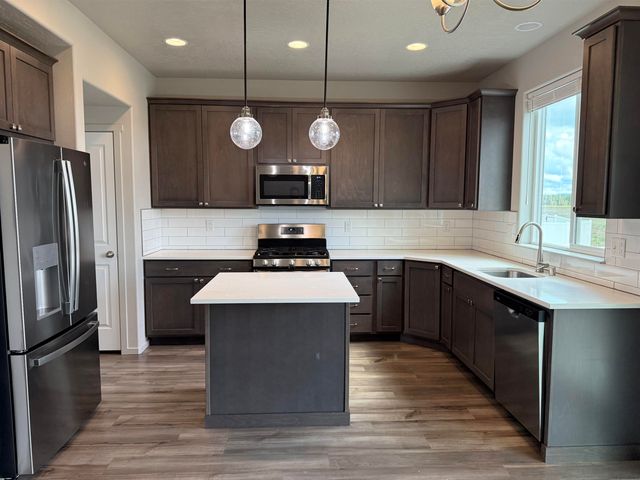 1734 E C St, Deer Park, WA 99006
