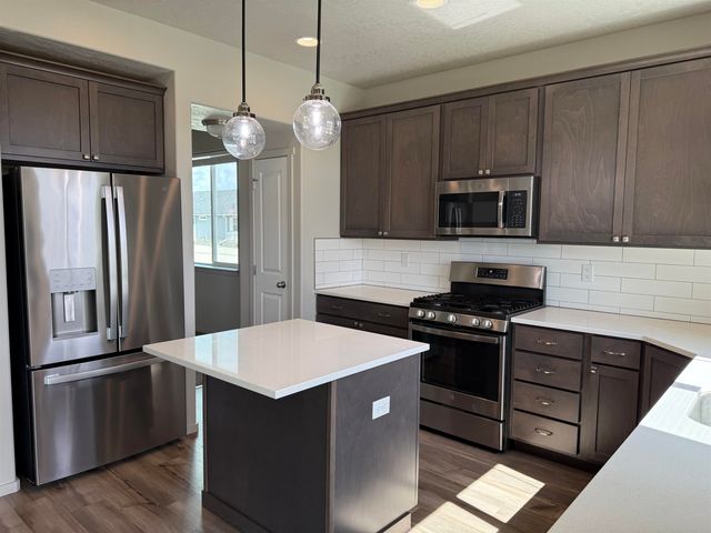 1734 E C St, Deer Park, WA 99006