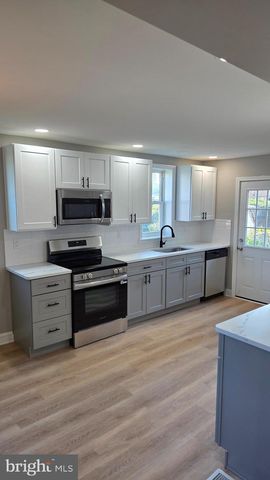 146 RODNEY DR, New Castle, DE 19720