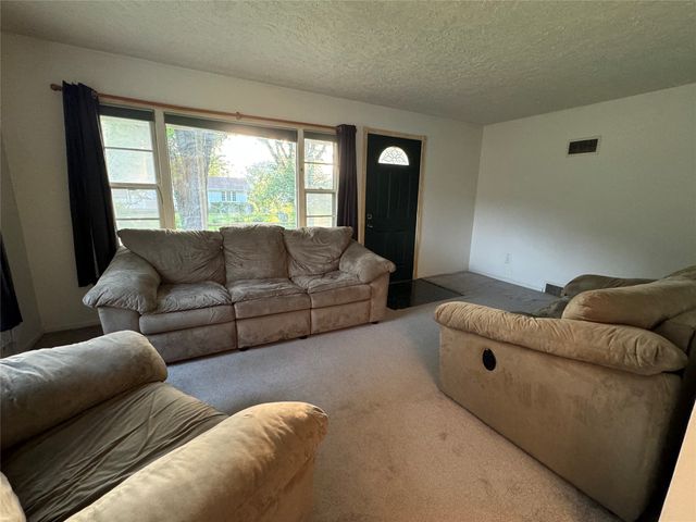3419 E 37th Street, Des Moines, IA 50317