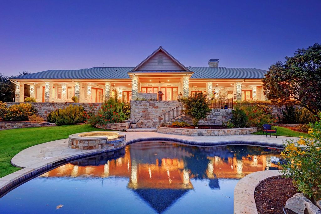 19586 Sandcastle DR, Spicewood, TX 78669