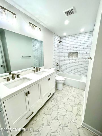 162 Pinetree Court, Howell, NJ 07731