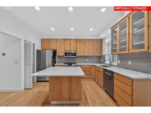 6624 S Virginia Ave, Portland, OR 97239