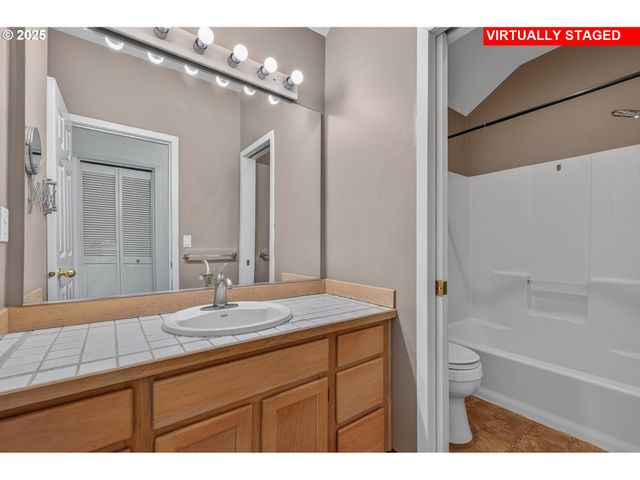 6624 S Virginia Ave, Portland, OR 97239