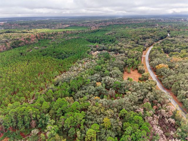 910 S COUNTY ROAD 21, Hawthorne, FL 32640