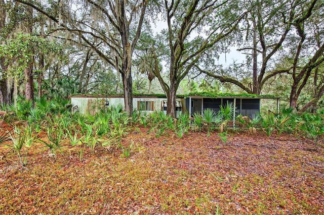 910 S COUNTY ROAD 21, Hawthorne, FL 32640