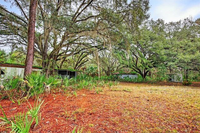 910 S COUNTY ROAD 21, Hawthorne, FL 32640