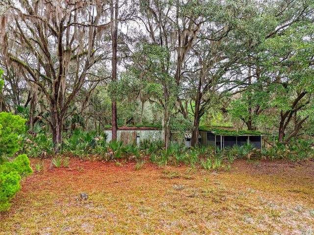 910 S COUNTY ROAD 21, Hawthorne, FL 32640