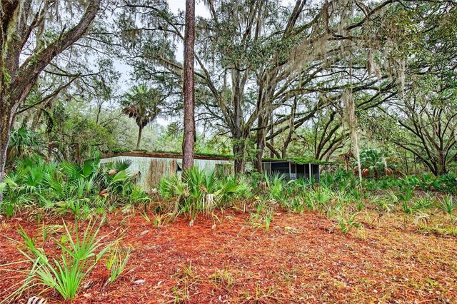 910 S COUNTY ROAD 21, Hawthorne, FL 32640