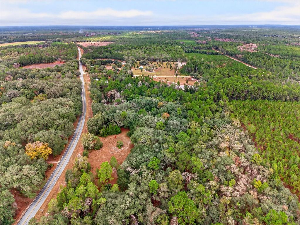 910 S COUNTY ROAD 21, Hawthorne, FL 32640