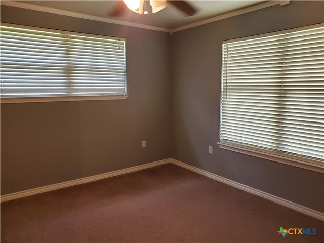 136 Royal Crest Circle, Seguin, TX 78155
