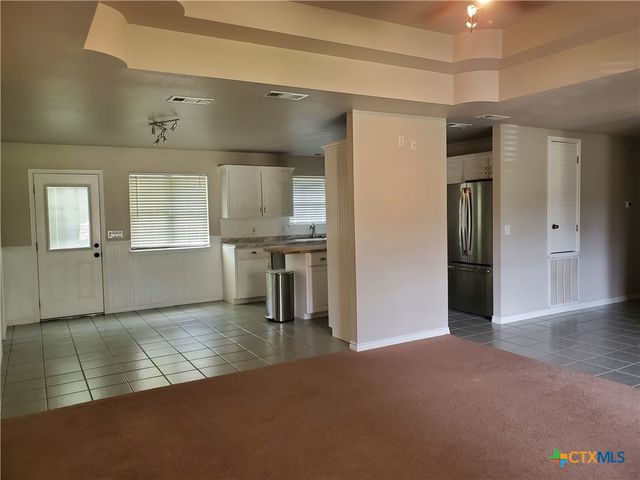 136 Royal Crest Circle, Seguin, TX 78155