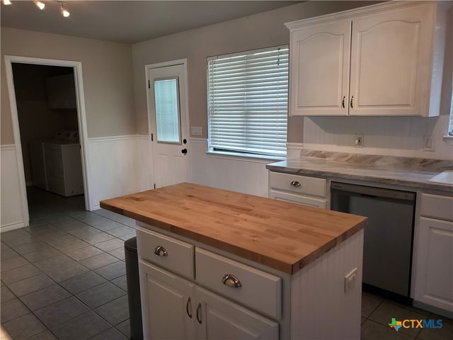 136 Royal Crest Circle, Seguin, TX 78155