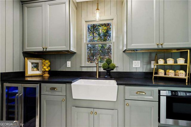 420 Hackberry Court, Roswell, GA 30076