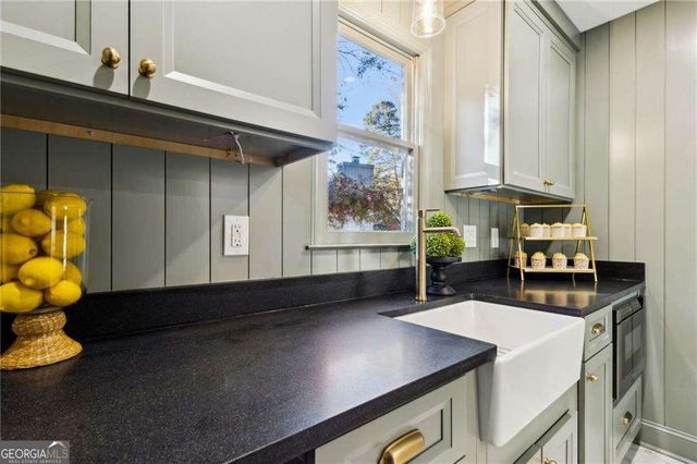 420 Hackberry Court, Roswell, GA 30076