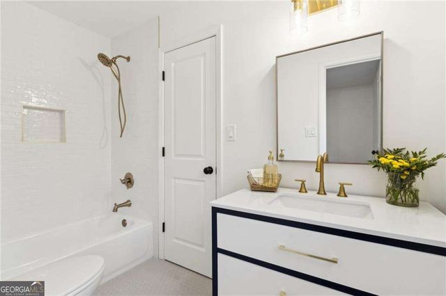 420 Hackberry Court, Roswell, GA 30076