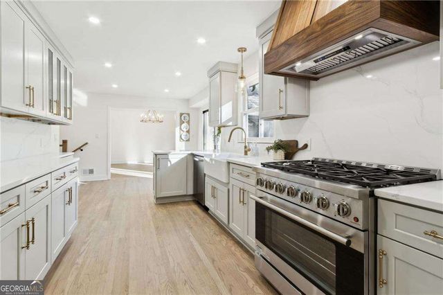 420 Hackberry Court, Roswell, GA 30076